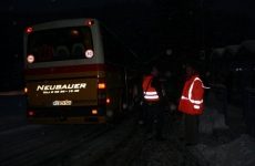 d_ sollte einer der Busse sein_ d_ die DB uns verprach - es kam nur einer f__r ca_ 230 Personen